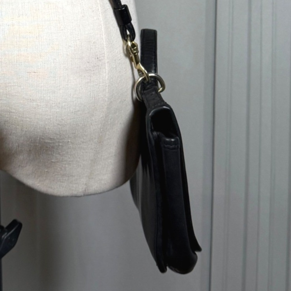 Croft & Barrow Y2K Soft Black Leather Turnlock Crossbody Top Handle Bag - Picture 5 of 14